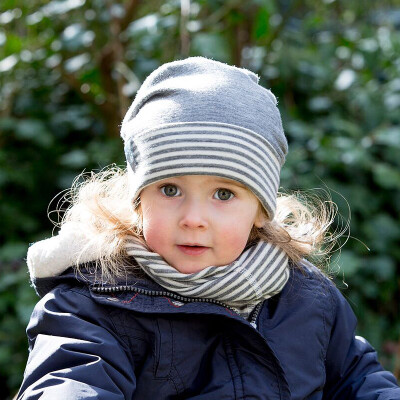 Rundmütze "Pickapooh-Wolle/Seide-Luca grau", 70% Wolle (kbT) + 30% Seide, grau mit gestreiftem Bündchen (ohne Halstuch!) 54