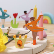 Geburtstagsstecker "Ballerina Orangenblüte",  Grimms, Holz, Steckfigur für Geburtstagskranz (ohne Kranz, ohne weitere Deko)