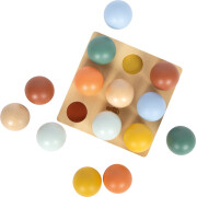 Sortierspiel mit Kugeln nach Montessori-Art