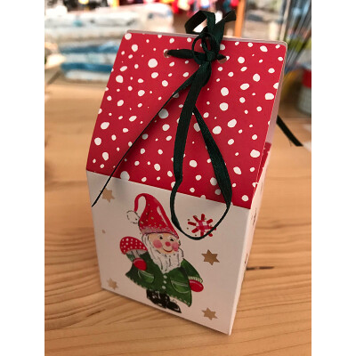 Geschenk-Faltschachtel "Pilz + Reh + Zwerg", weiß, 6x6x6cm³ - kleine Faltschachtel - Restposten, Sonderangebot wegen ungünstigem Aufkleber, statt 1,5 €!